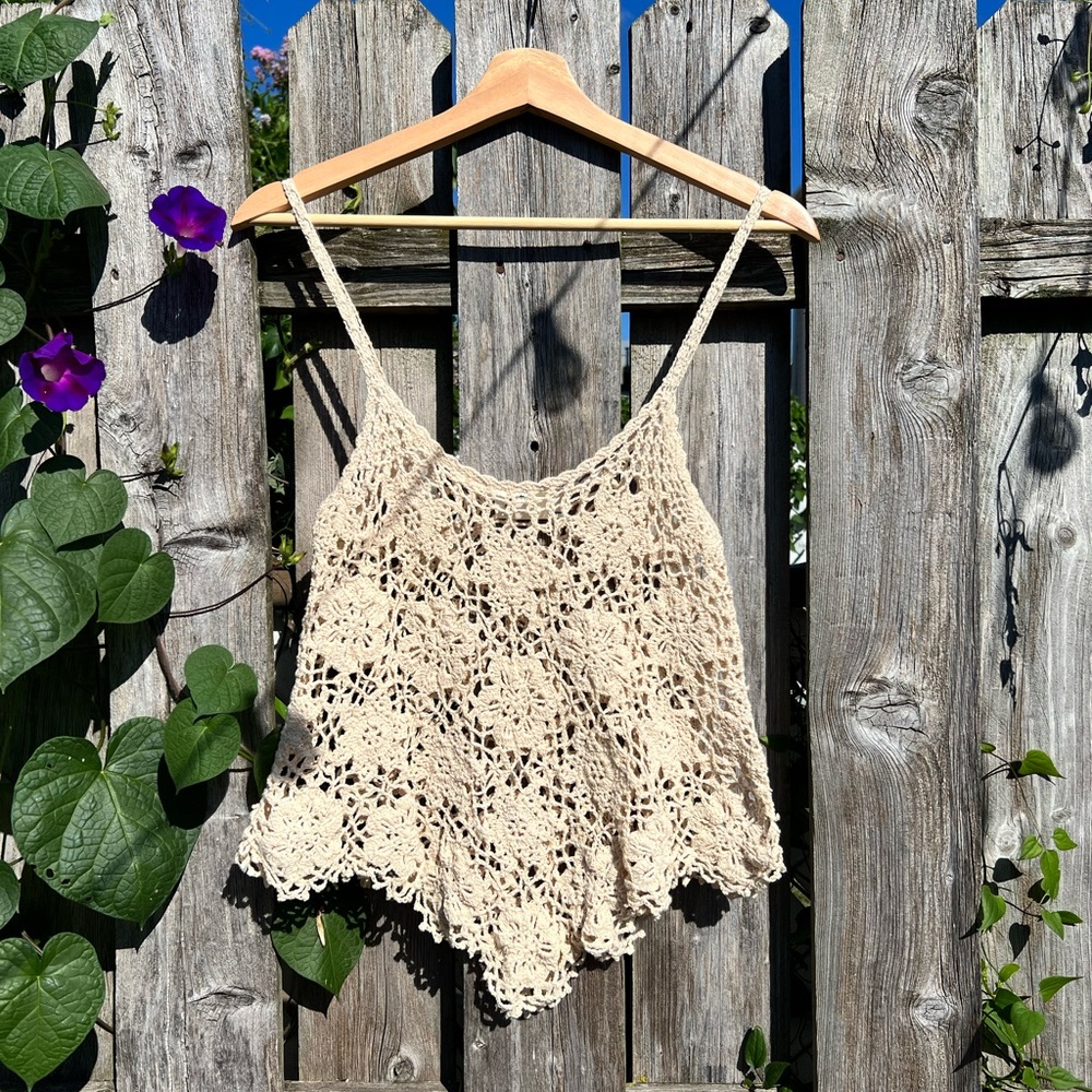 Crochet top with hanky hem